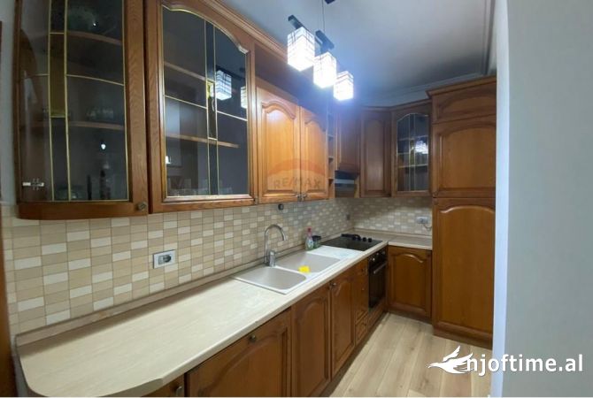 Shtepi me qera 2+1 ne Tirane - 650 Euro