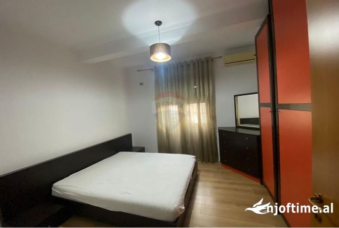 Shtepi me qera Apartament ne Tirane, 2+1, Mobilimi E mobiluar, Pagesa 650  Euro.