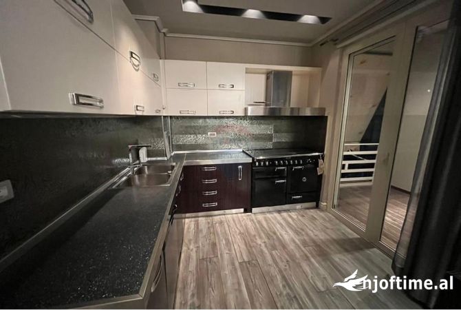 Shtepi me qera Apartament ne Tirane, 2+1, Mobilimi E mobiluar, Pagesa 650  Euro.