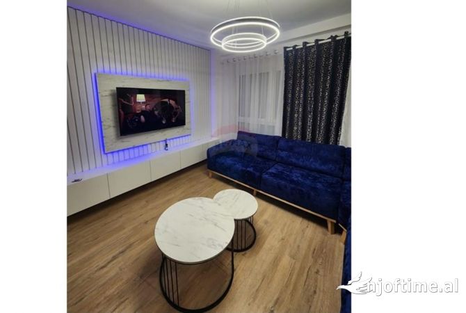 Shtepi me qera 2+1 ne Tirane - 1,800 Euro