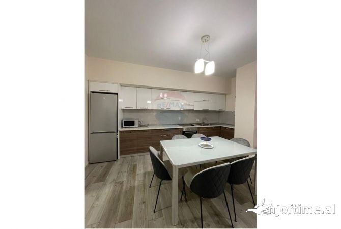 Shtepi me qera 2+1 ne Tirane - 1,100 Euro