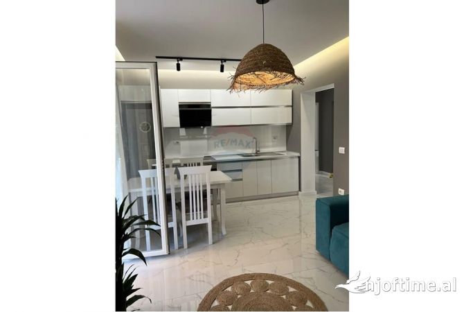 Shtepi me qera Apartament ne Tirane, 2+1, Mobilimi E mobiluar, Pagesa 700  Euro.