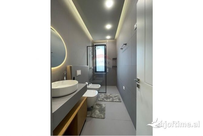 Shtepi me qera Apartament ne Tirane, 2+1, Mobilimi E mobiluar, Pagesa 950  Euro.