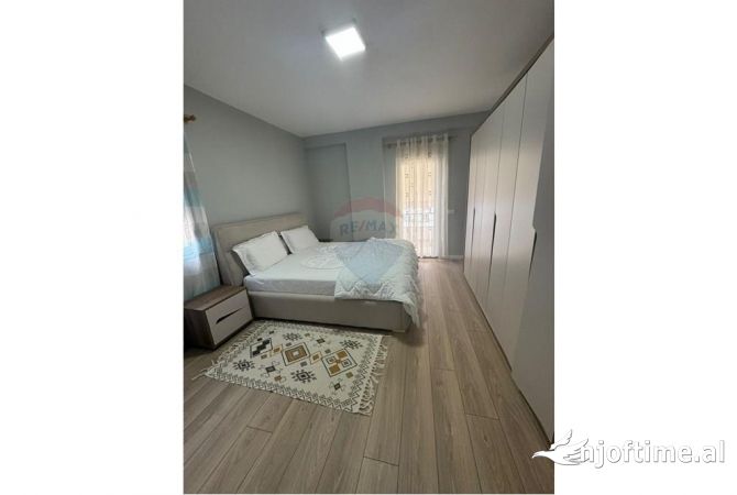 Shtepi me qera Apartament ne Tirane, 2+1, Mobilimi E mobiluar, Pagesa 500  Euro.