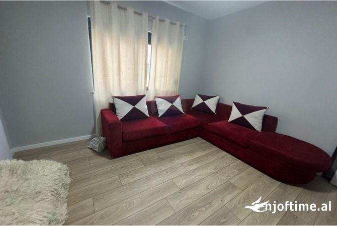 Shtepi me qera Apartament ne Tirane, 2+1, Mobilimi E mobiluar, Pagesa 500  Euro.