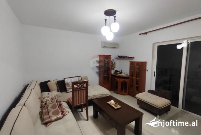Shtepi me qera 2+1 ne Tirane - 700 Euro