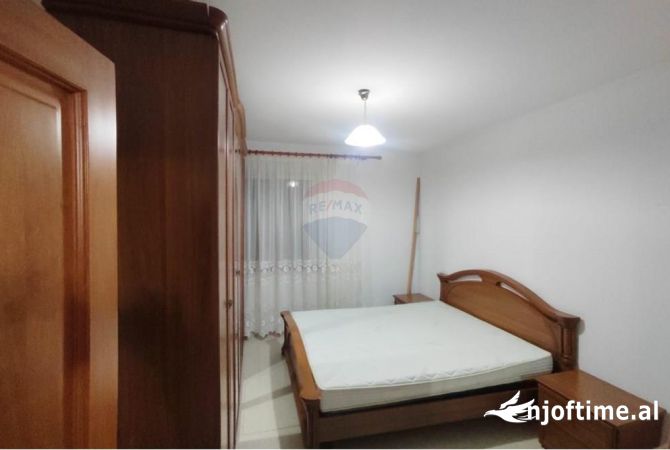 Shtepi me qera Apartament ne Tirane, 2+1, Mobilimi E mobiluar, Pagesa 700  Euro.