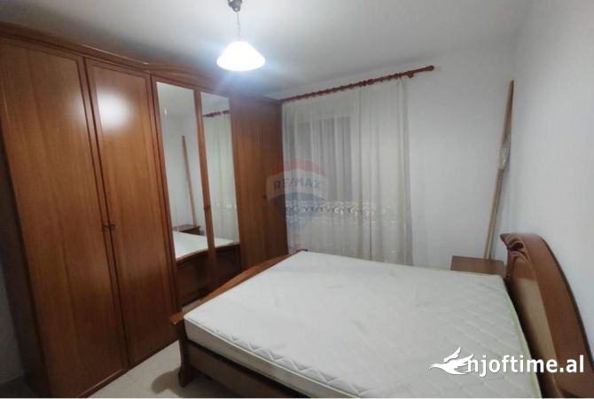 Shtepi me qera Apartament ne Tirane, 2+1, Mobilimi E mobiluar, Pagesa 700  Euro.