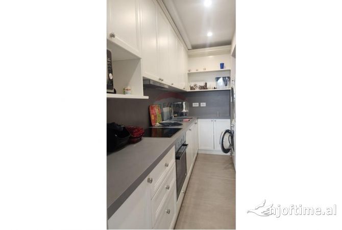 Shtepi me qera Apartament ne Tirane, 2+1, Mobilimi E mobiluar, Pagesa 800  Euro.