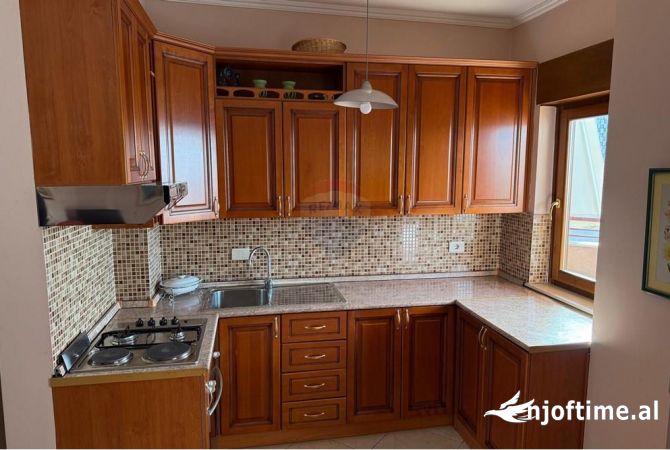 Shtepi me qera Apartament ne Tirane, 1+1, Mobilimi E mobiluar, Pagesa 700  Euro.