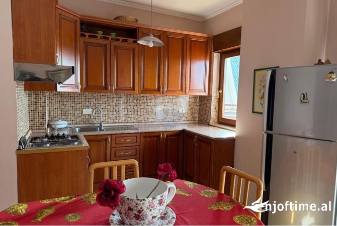 Shtepi me qera Apartament ne Tirane, 1+1, Mobilimi E mobiluar, Pagesa 700  Euro.
