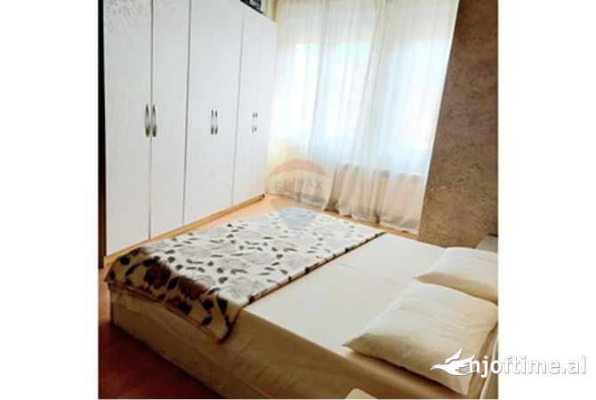 Shtepi me qera Apartament ne Tirane, 2+1, Mobilimi E mobiluar, Pagesa 800  Euro.