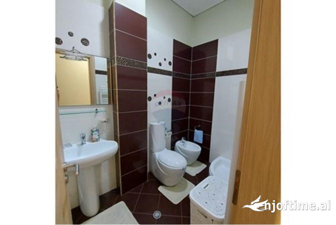 Shtepi me qera Apartament ne Tirane, 2+1, Mobilimi E mobiluar, Pagesa 800  Euro.