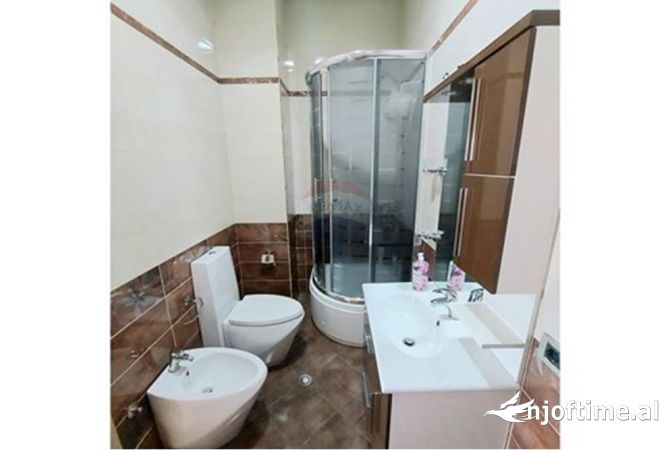 Shtepi me qera Apartament ne Tirane, 2+1, Mobilimi E mobiluar, Pagesa 800  Euro.