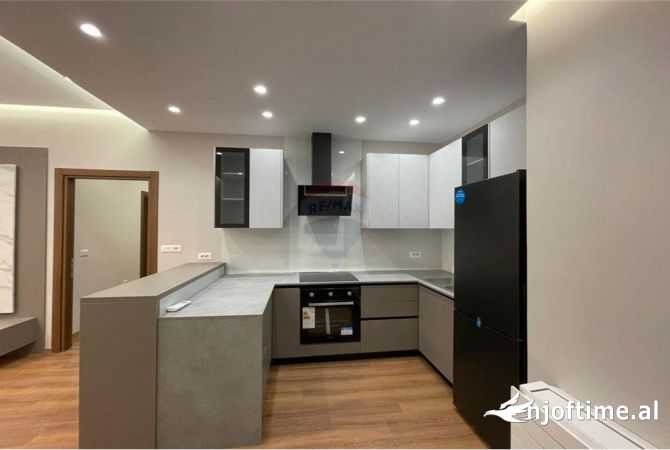 Shtepi me qera Apartament ne Tirane, 2+1, Mobilimi E mobiluar, Pagesa 830  Euro.