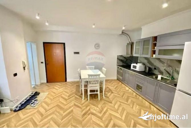 Shtepi me qera Apartament ne Tirane, 2+1, Mobilimi E mobiluar, Pagesa 800  Euro.