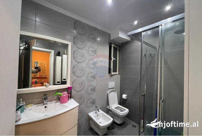 Shtepi me qera Apartament ne Tirane, 1+1, Mobilimi E mobiluar, Pagesa 650  Euro.