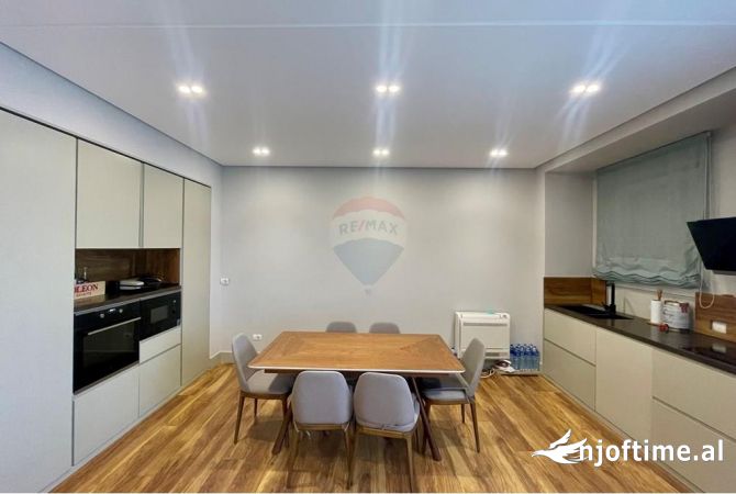 Shtepi me qera Apartament ne Tirane, 2+1, Mobilimi E mobiluar, Pagesa 1,000  Euro.