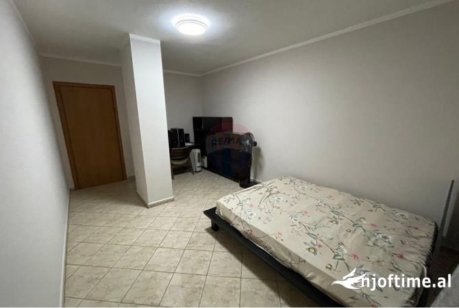 Shtepi me qera Apartament ne Tirane, 2+1, Mobilimi E mobiluar, Pagesa 700  Euro.