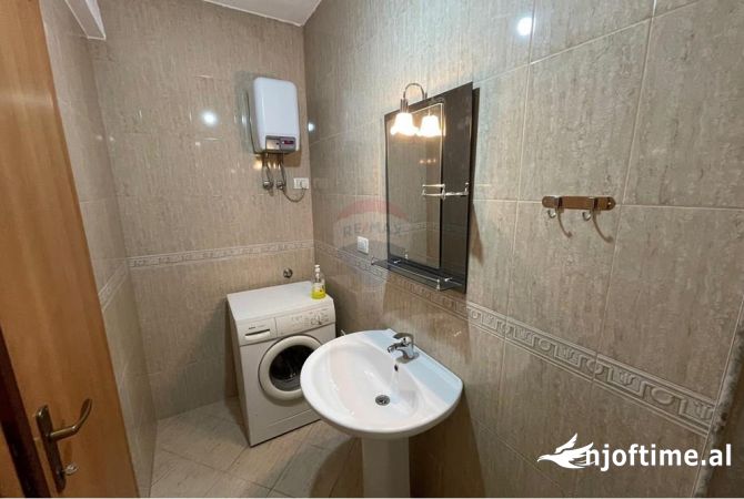 Shtepi me qera Apartament ne Tirane, 2+1, Mobilimi E mobiluar, Pagesa 700  Euro.