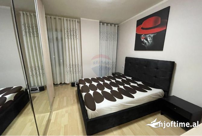 Shtepi me qera Apartament ne Tirane, 2+1, Mobilimi E mobiluar, Pagesa 700  Euro.