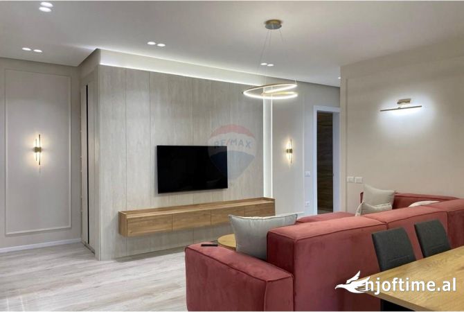 Shtepi me qera 2+1 ne Tirane - 1,300 Euro