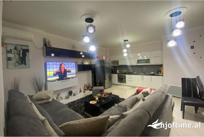 Shtepi me qera 2+1 ne Tirane - 700 Euro