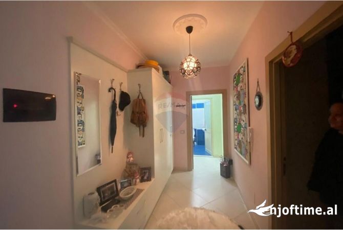 Shtepi me qera Apartament ne Tirane, 2+1, Mobilimi E mobiluar, Pagesa 700  Euro.