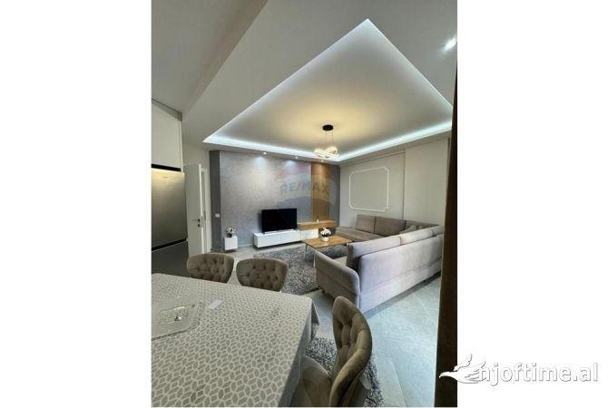 Shtepi me qera Apartament ne Tirane, 2+1, Mobilimi E mobiluar, Pagesa 800  Euro.