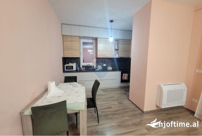 Shtepi me qera Apartament ne Tirane, 2+1, Mobilimi E mobiluar, Pagesa 700  Euro.