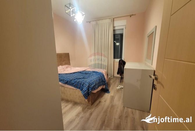 Shtepi me qera Apartament ne Tirane, 2+1, Mobilimi E mobiluar, Pagesa 700  Euro.