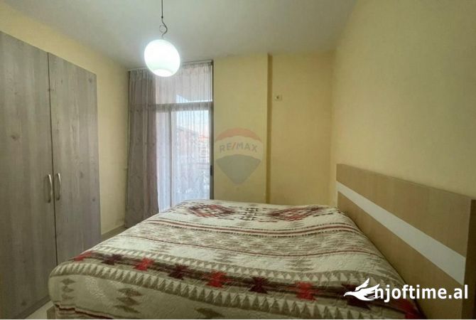 Shtepi me qera Apartament ne Tirane, 2+1, Mobilimi E mobiluar, Pagesa 400  Euro.