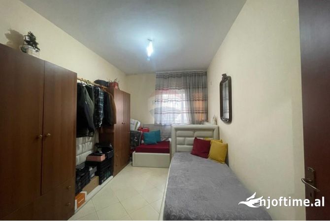 Shtepi me qera Apartament ne Tirane, 2+1, Mobilimi E mobiluar, Pagesa 400  Euro.