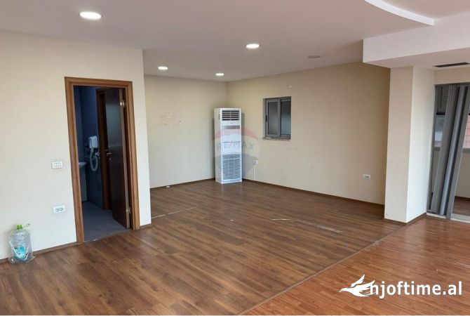 Ambient biznesi me qera 3+1 ne Tirane - 3,500 Euro