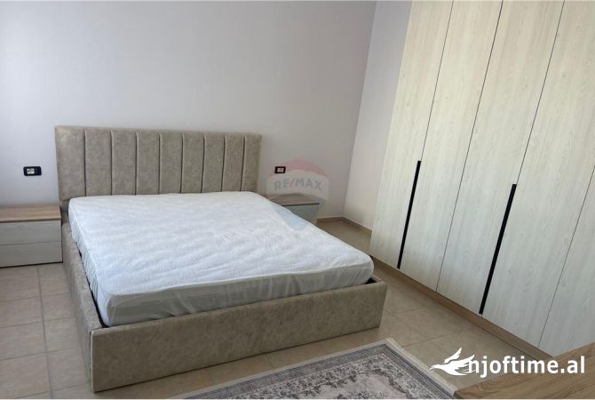 Shtepi me qera Apartament ne Tirane, 2+1, Mobilimi E mobiluar, Pagesa 450  Euro.