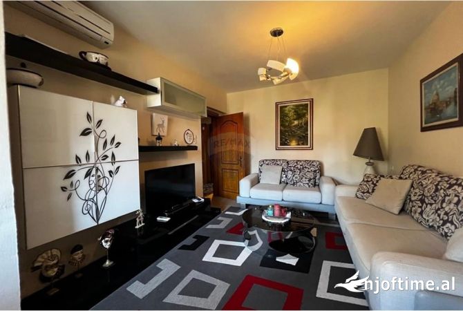 Shtepi me qera 2+1 ne Tirane - 470 Euro
