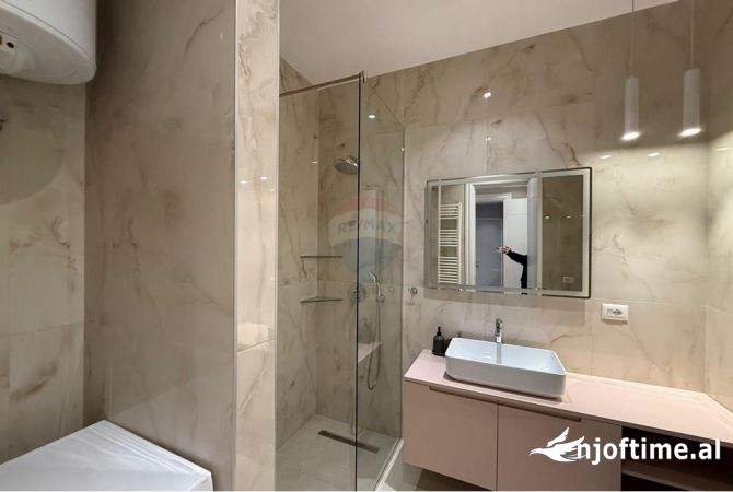 Shtepi me qera 2+1 ne Tirane - 1,300 Euro