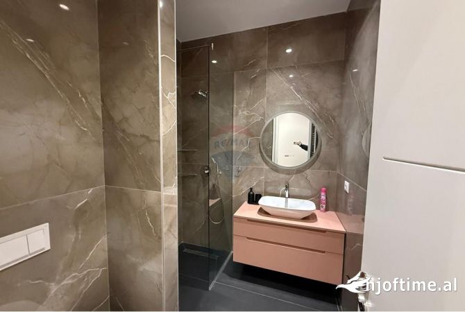 Shtepi me qera 2+1 ne Tirane - 1,300 Euro