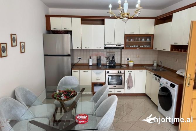 Shtepi me qera 2+1 ne Tirane - 1,200 Euro