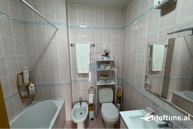 Shtepi me qera Apartament ne Tirane, 2+1, Mobilimi E mobiluar, Pagesa 1,200  Euro.