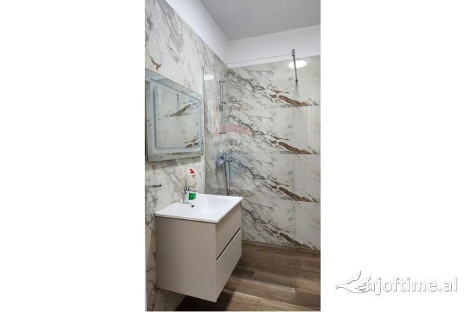 Shtepi me qera 1+1 ne Tirane - 750 Euro