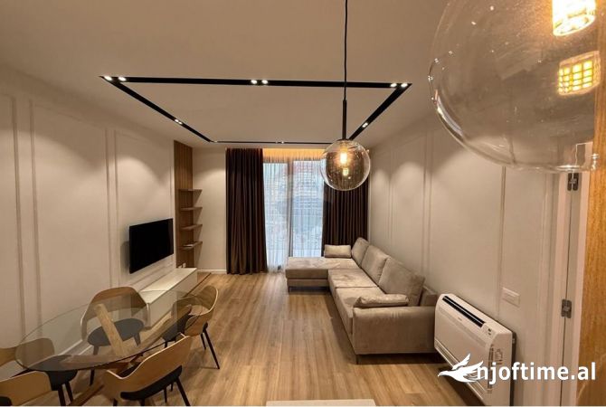 Shtepi me qera 2+1 ne Tirane - 1,800 Euro