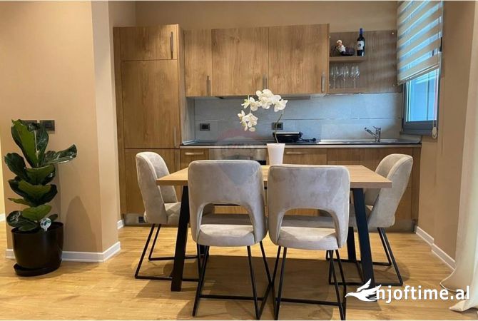 Shtepi me qera Apartament ne Tirane, 2+1, Mobilimi E mobiluar, Pagesa 1,500  Euro.