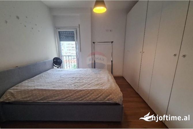 Shtepi me qera Apartament ne Tirane, 2+1, Mobilimi E mobiluar, Pagesa 900  Euro.