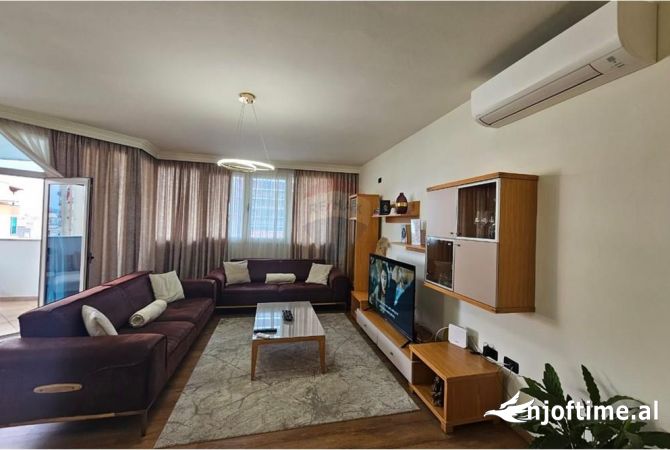 Shtepi me qera 3+1 ne Tirane - 1,600 Euro