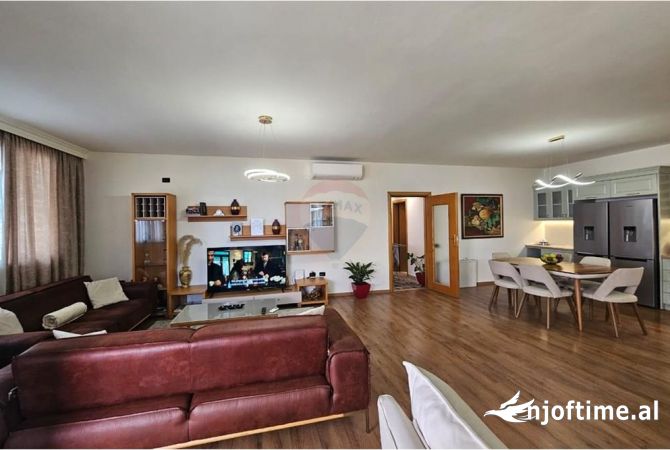 Shtepi me qera 3+1 ne Tirane - 1,600 Euro