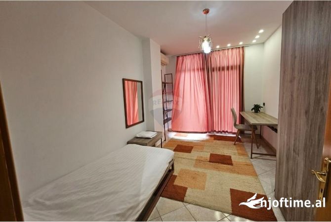 Shtepi me qera Apartament ne Tirane, 3+1, Mobilimi E mobiluar, Pagesa 1,600  Euro.