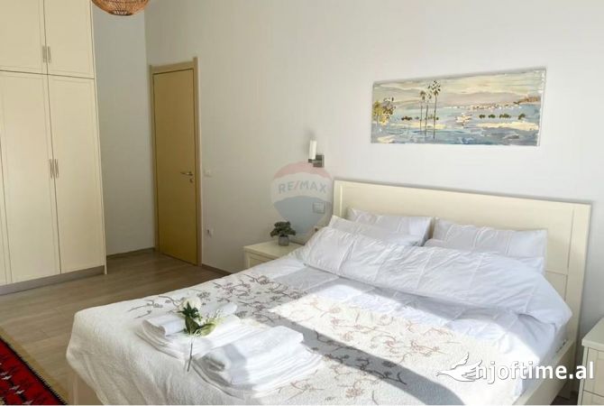 Shtepi me qera Apartament ne Tirane, 3+1, Mobilimi E mobiluar, Pagesa 1,000  Euro.