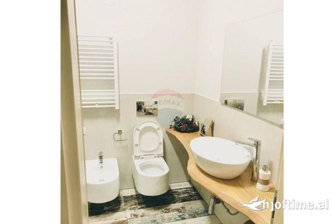 Shtepi me qera Apartament ne Tirane, 3+1, Mobilimi E mobiluar, Pagesa 1,000  Euro.