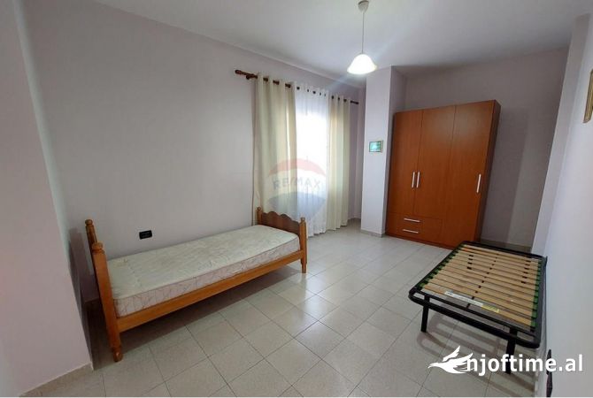 Shtepi me qera Shtepi Private ne Tirane, 2+1, Mobilimi E mobiluar, Pagesa 45,000  Leke.